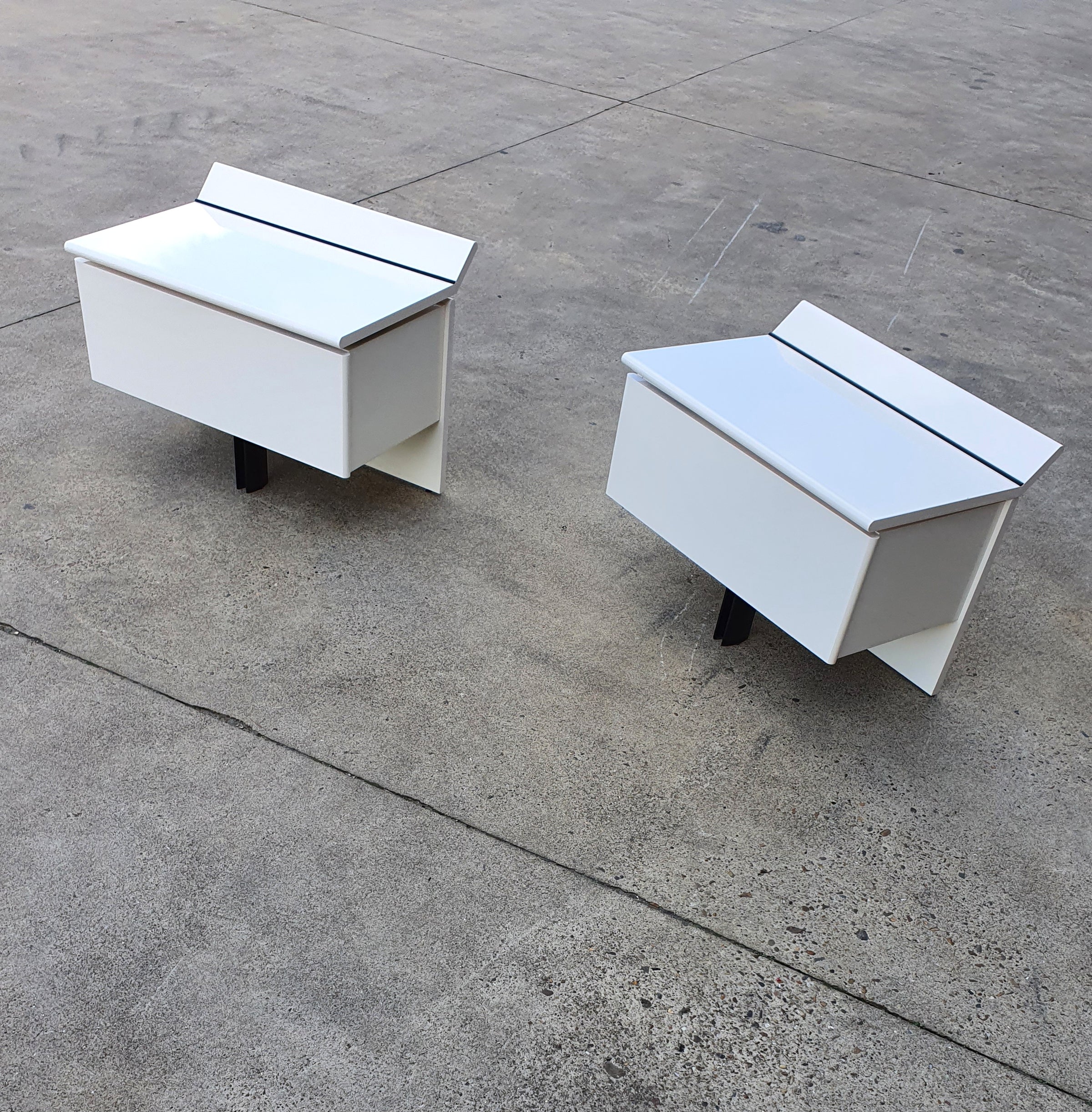 2 B&B Italia Bedside tables