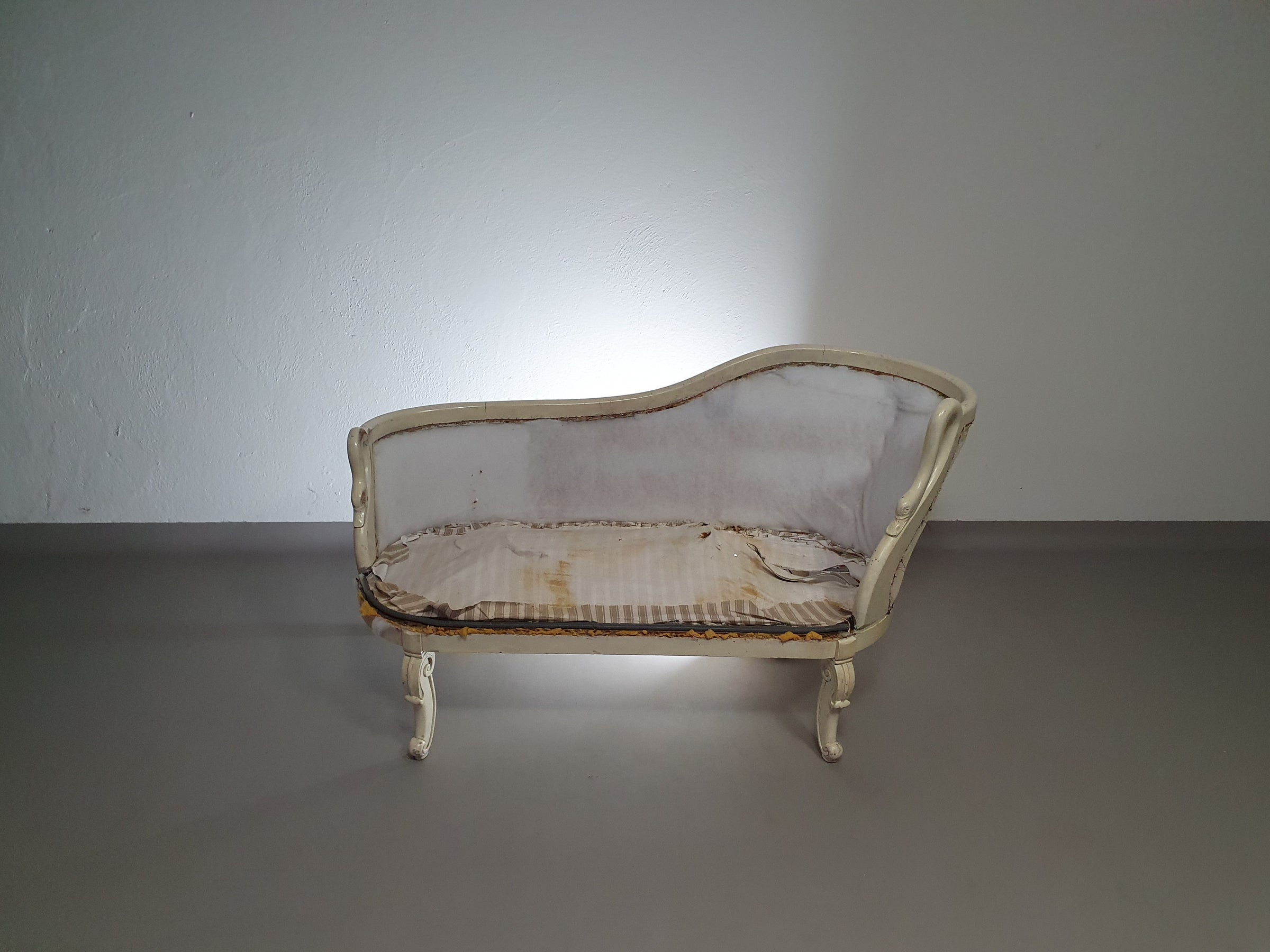 Beautiful old Art Noveau , unfinished Frenche canapé / chaise longue with gooseneck armrests