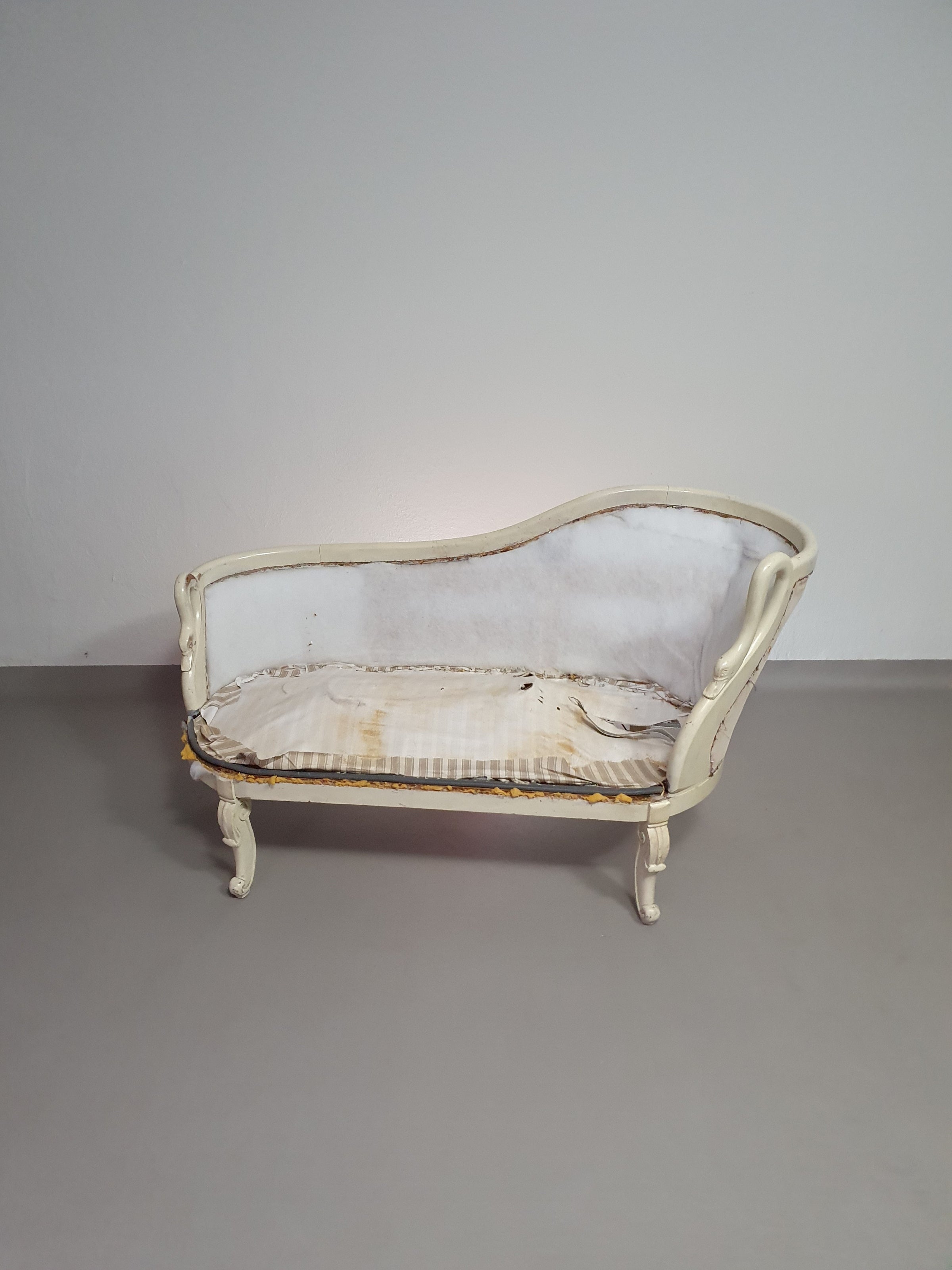 Beautiful old Art Noveau , unfinished Frenche canapé / chaise longue with gooseneck armrests