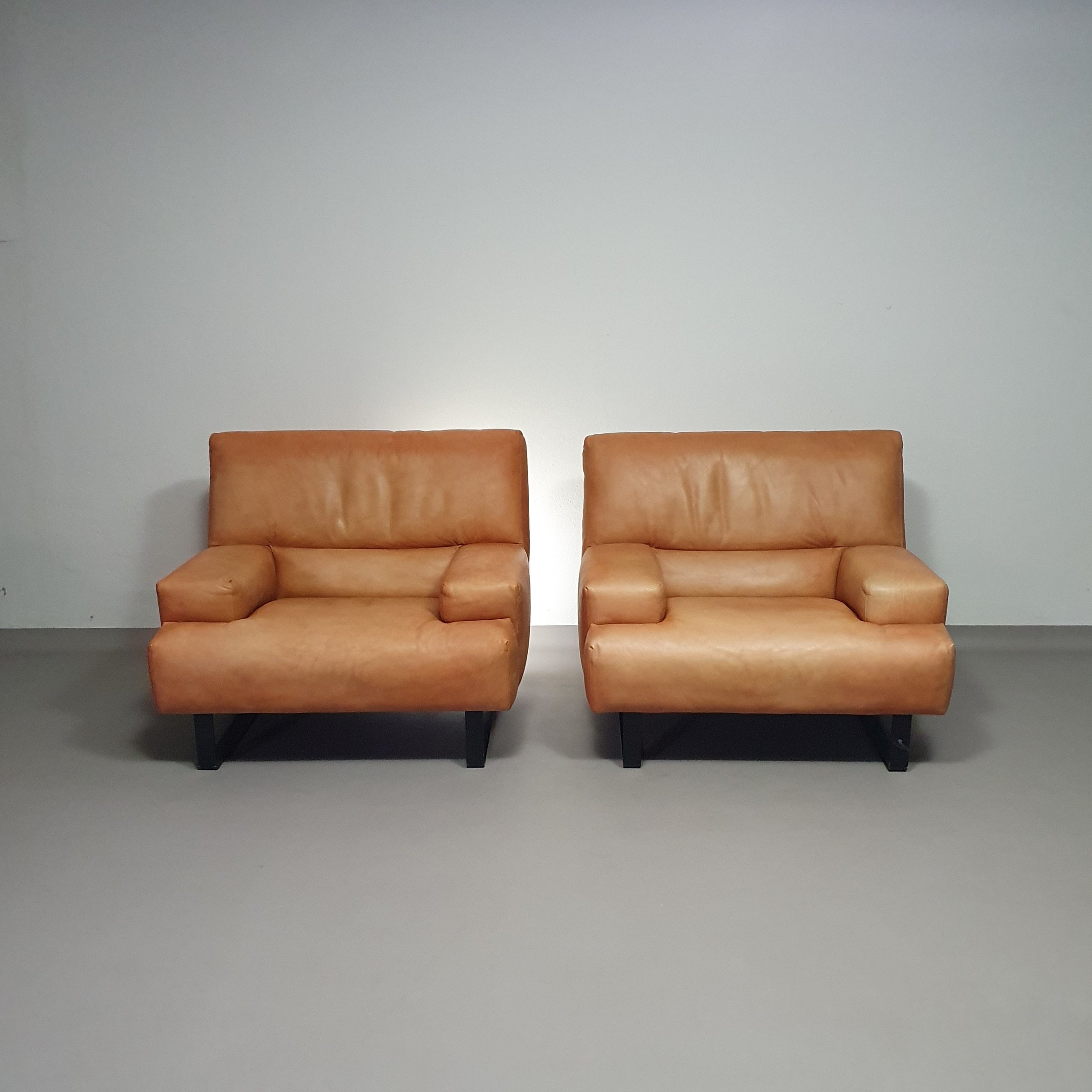 2 x Machalke thick saddle leather love seat.