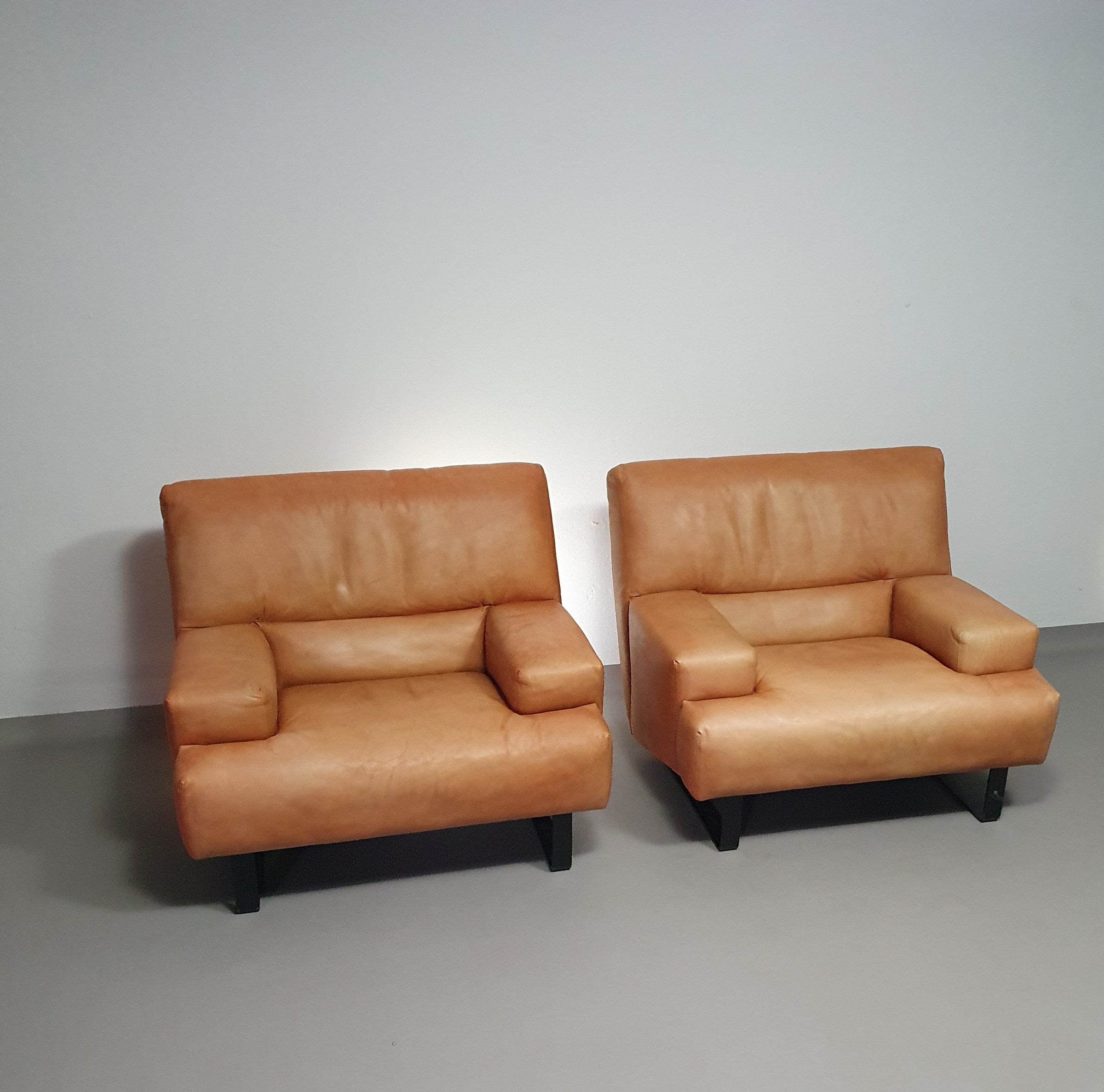 2 x Machalke thick saddle leather love seat.