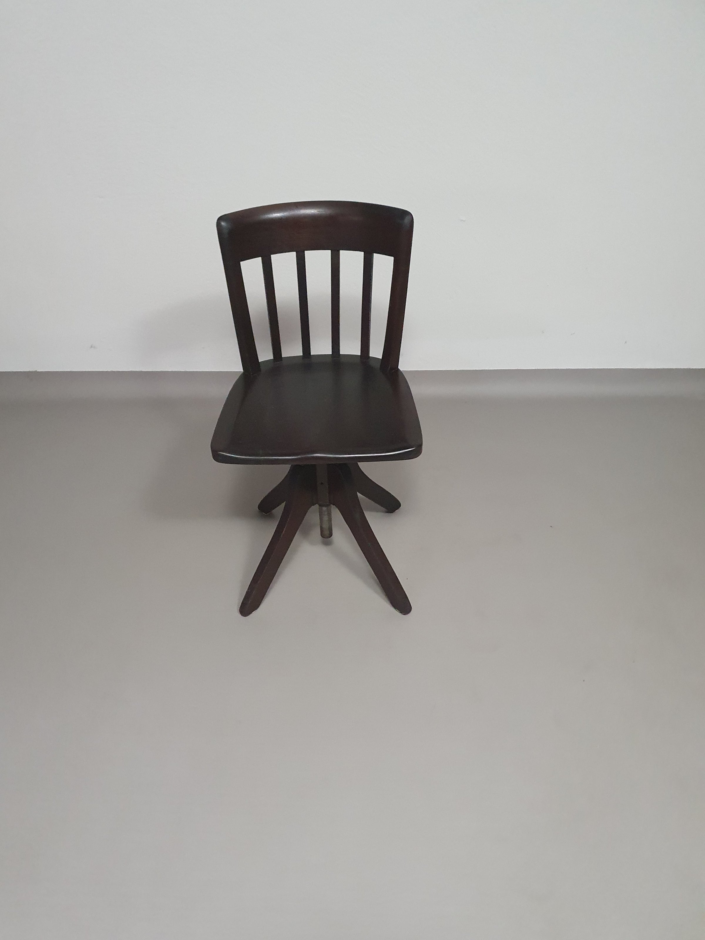 American office chair. Adjustable height 45 / 56 cm. Marked Rüegg Naegeli (Swiss)