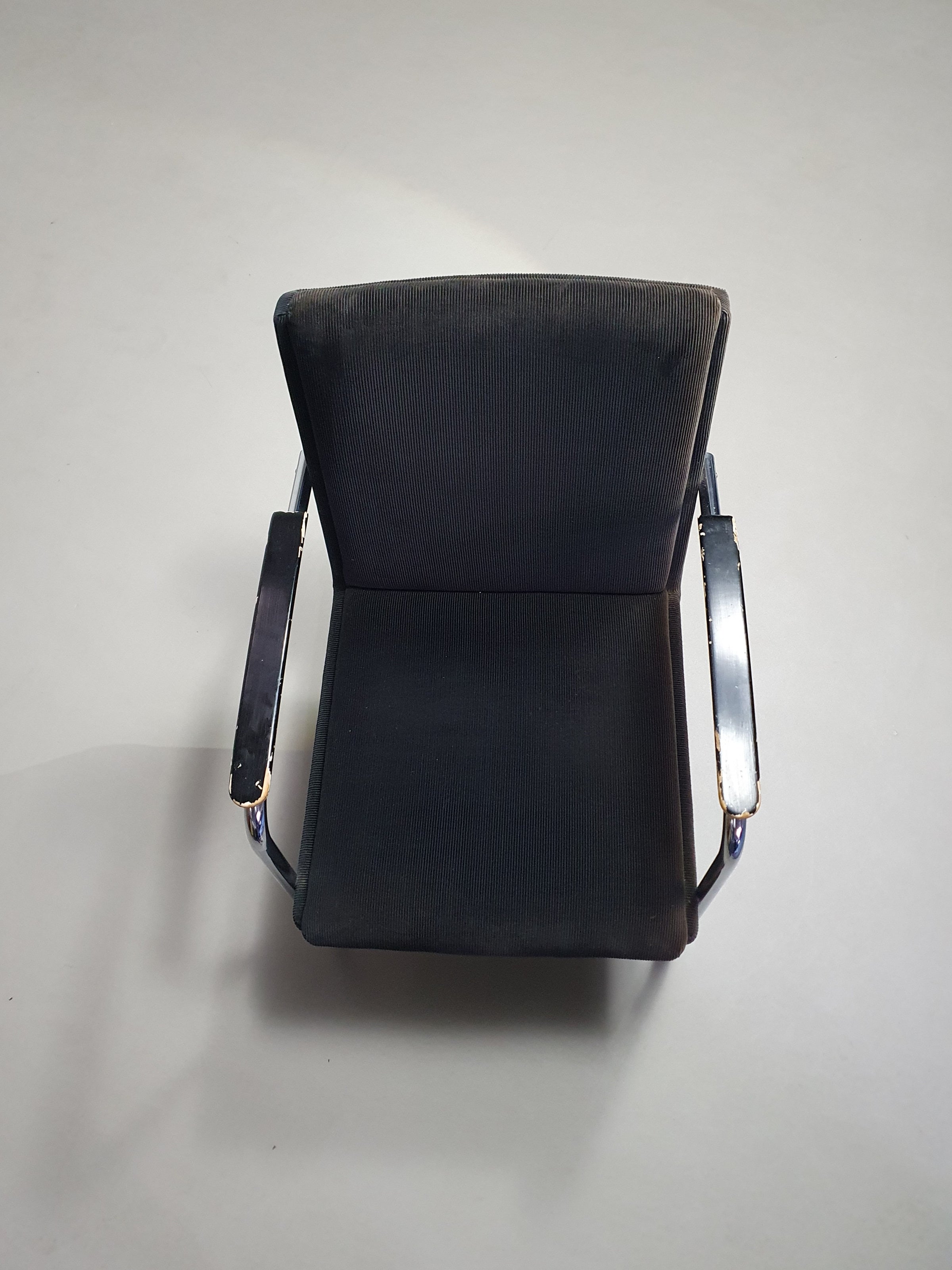 Tubular frame arm chair. With corduroy fabric. Fana Metaal Rotterdam