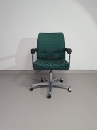 Office chair with armrests / turnable / not height adjustable