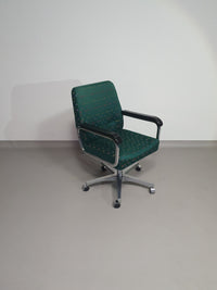 Office chair with armrests / turnable / not height adjustable