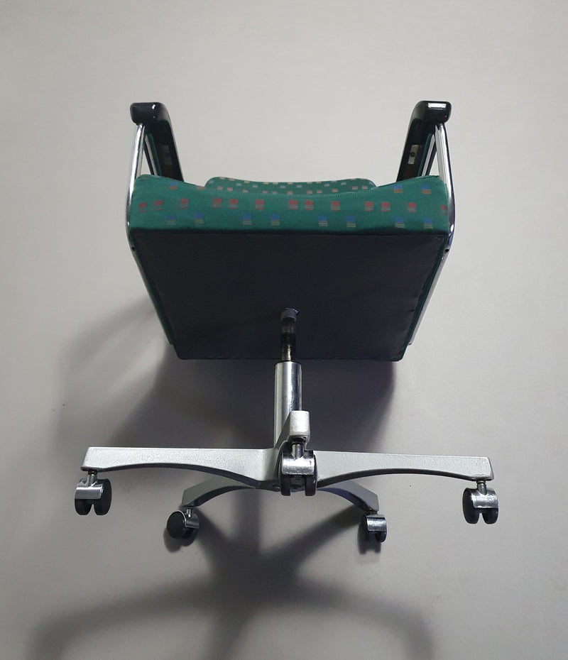 Office chair with armrests / turnable / not height adjustable