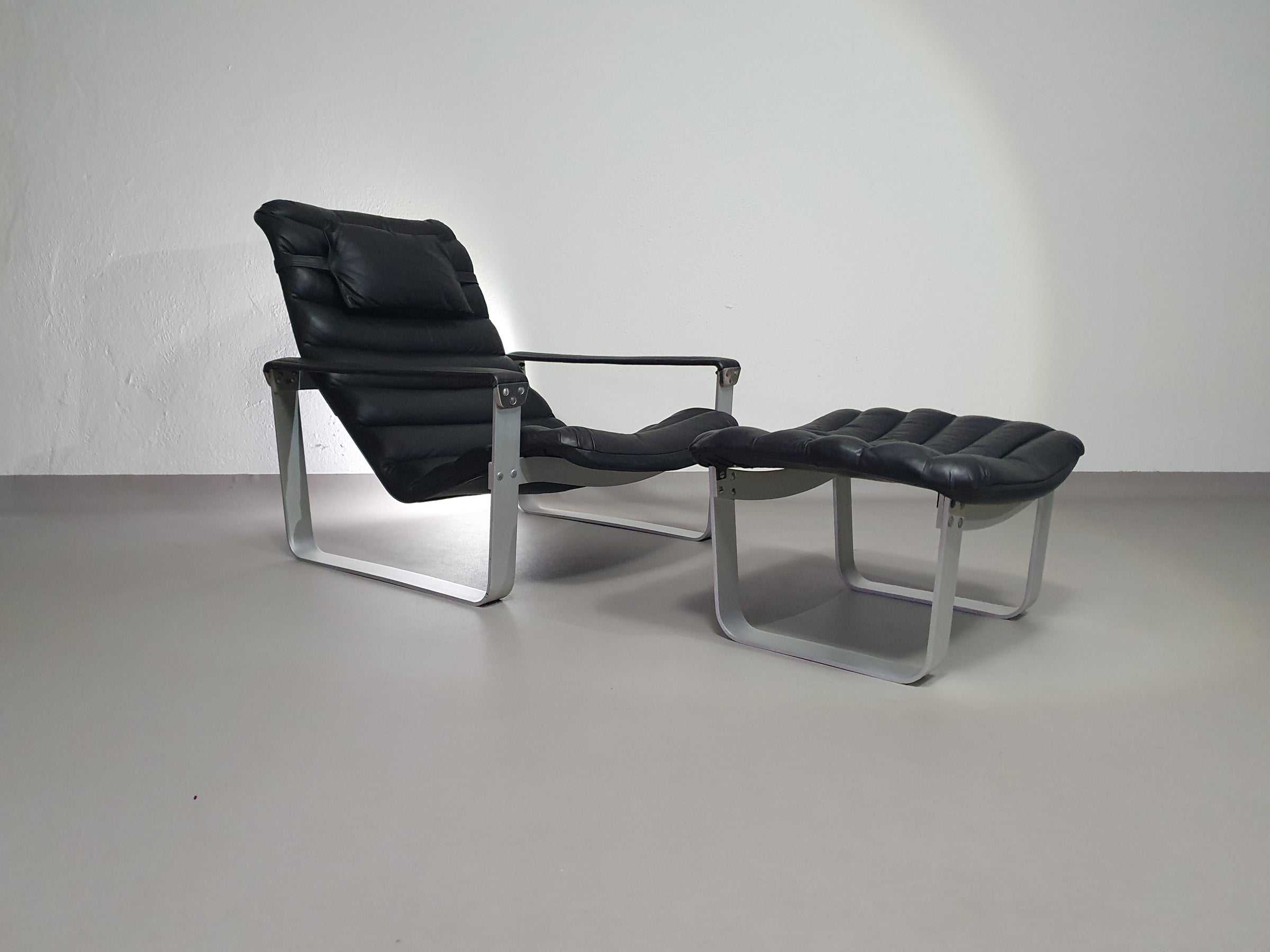 PULKKA LOUNGE CHAIR WITH OTTOMAN BY ILMARI LAPPALAINEN FOR ASKO 1960