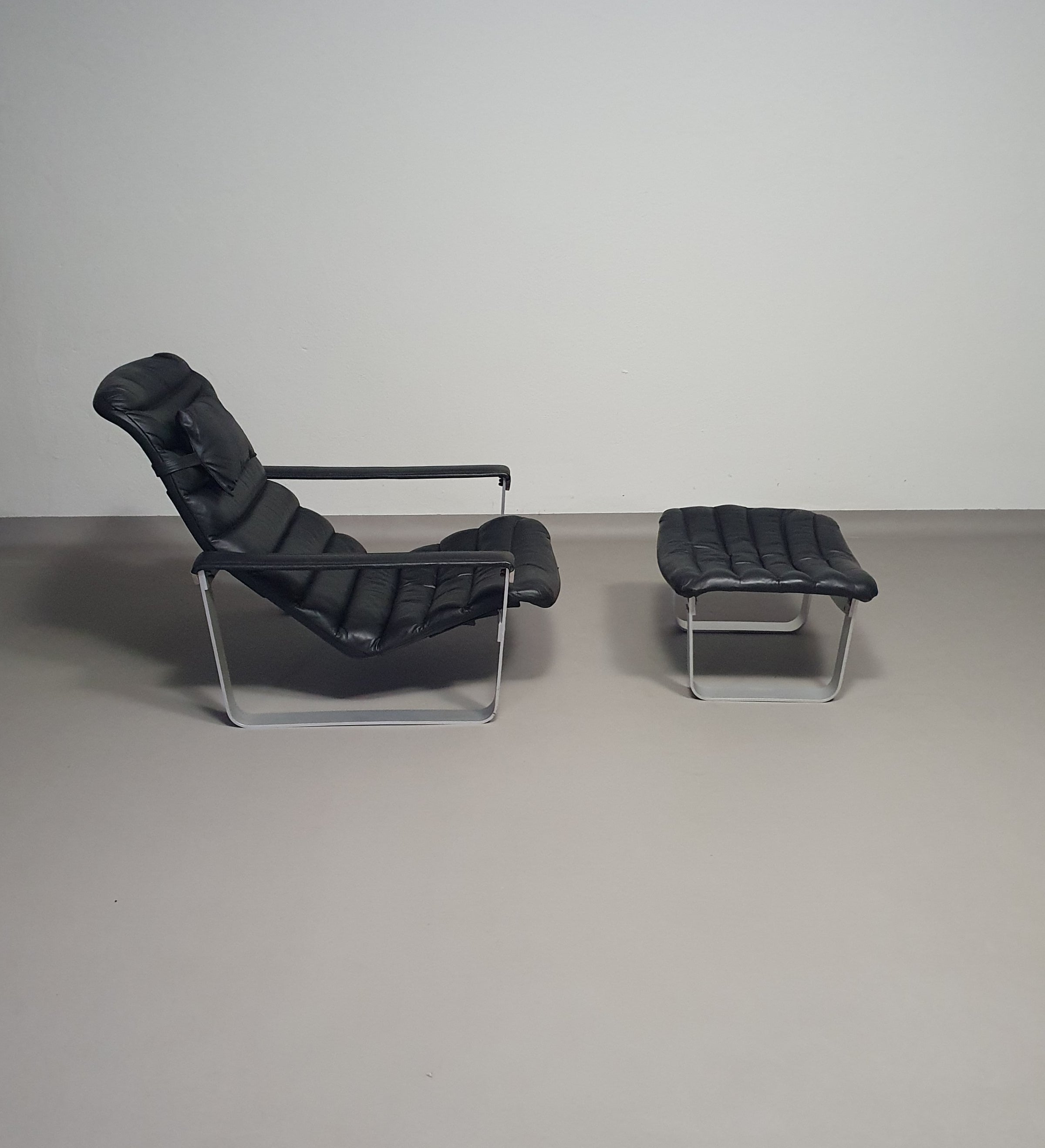 PULKKA LOUNGE CHAIR WITH OTTOMAN BY ILMARI LAPPALAINEN FOR ASKO 1960