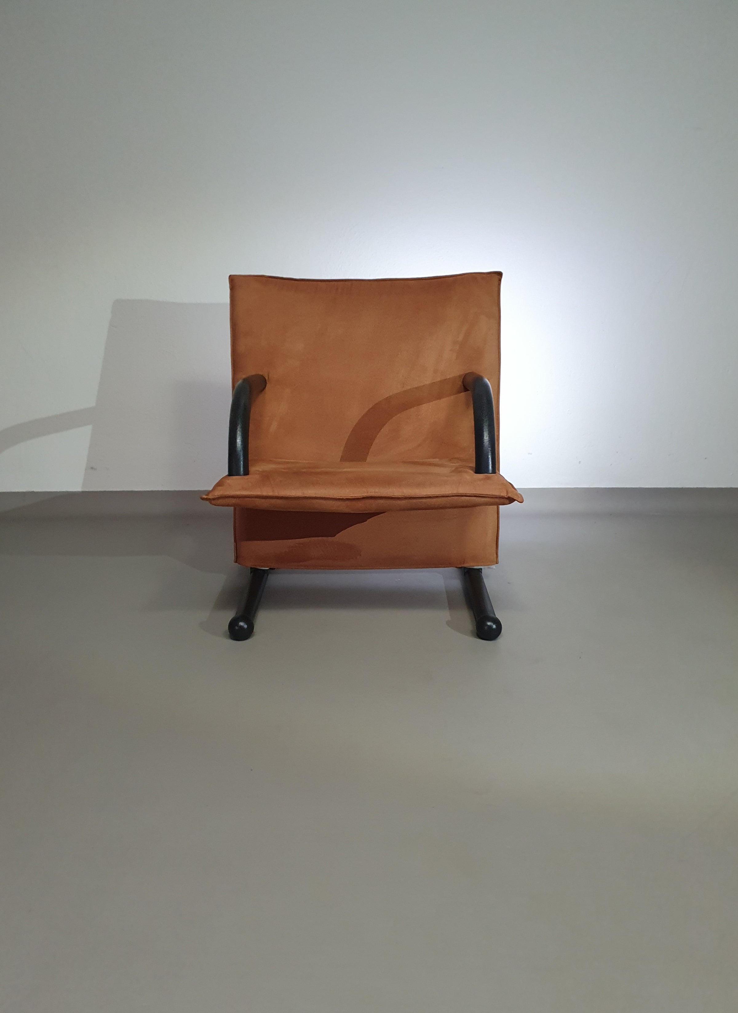 2 x Designed by Burkhard Vogtherr. Manufactured by Arflex in Italy. Post-Modern ’T-Line’ armchair