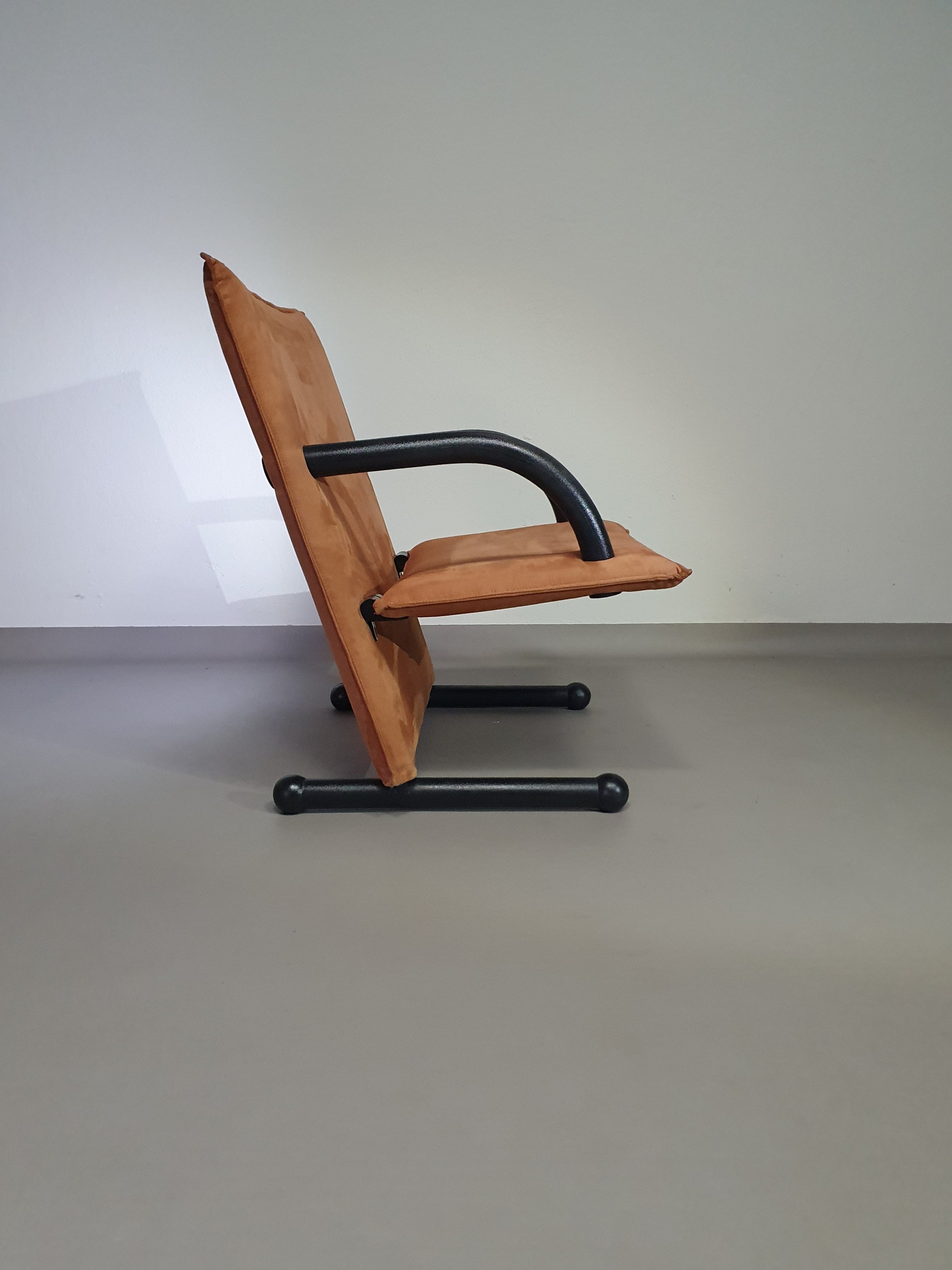 2 x Designed by Burkhard Vogtherr. Manufactured by Arflex in Italy. Post-Modern ’T-Line’ armchair