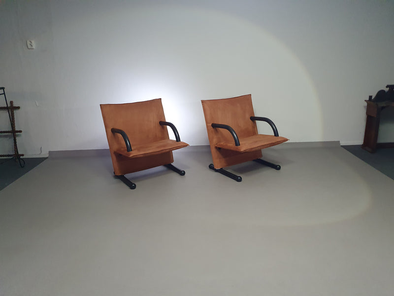 2 x Designed by Burkhard Vogtherr. Manufactured by Arflex in Italy. Post-Modern ’T-Line’ armchair