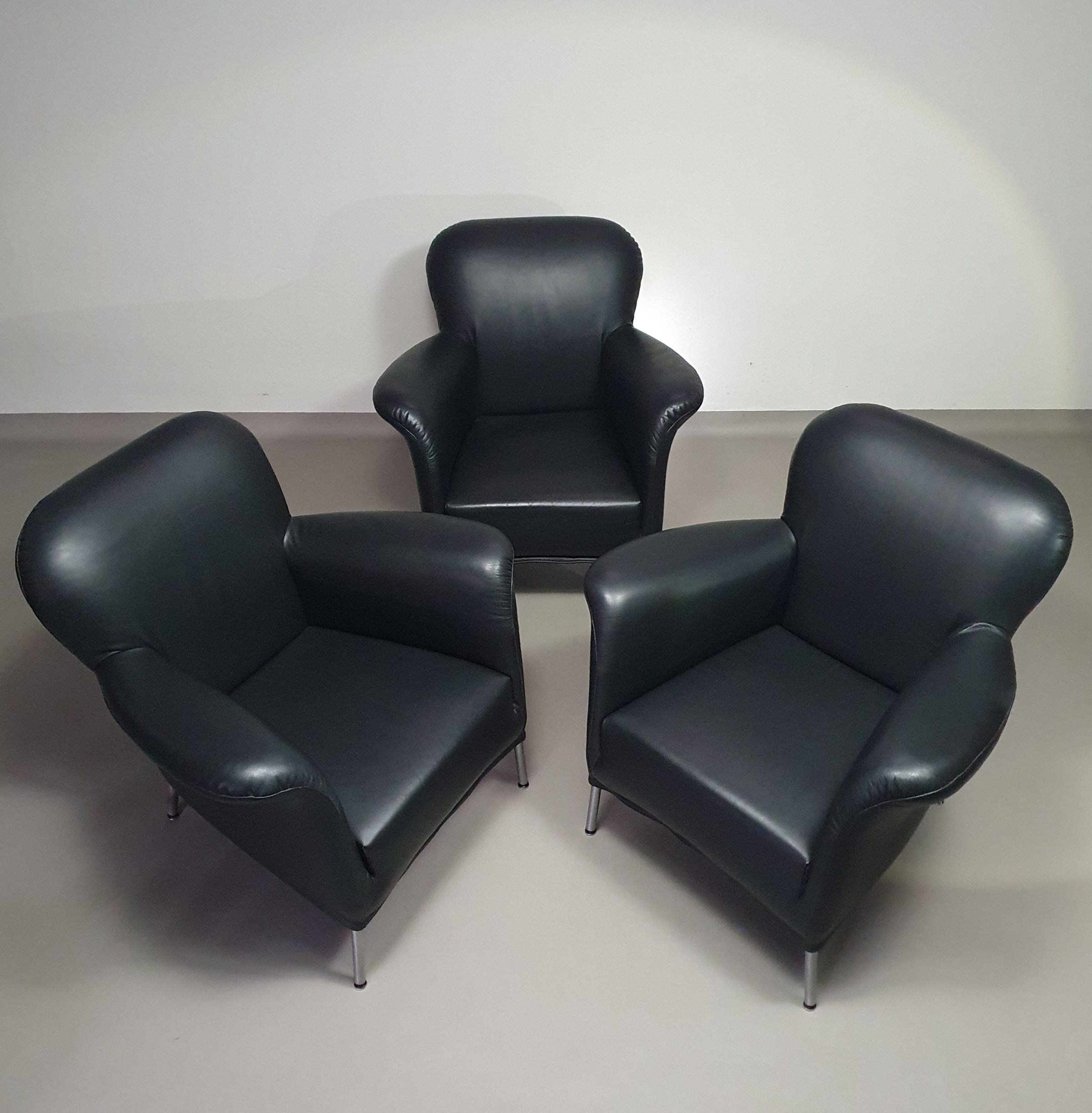 3 x rare Fauteuil/ model Turn /black leather / Bert Plantagie in mint condition.