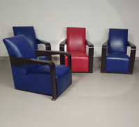 4 x Vintage Ying lounge chairs / fauteuils van Hugues Chevalier, jaren 1990. 3 x blauw / 1 x rood leer. Speciaal gemaakt in deze kleuren voor Tommy Hilfiger. Met gebruikssporen.