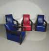 4 x Vintage Ying lounge chairs / fauteuils van Hugues Chevalier, jaren 1990. 3 x blauw / 1 x rood leer. Speciaal gemaakt in deze kleuren voor Tommy Hilfiger. Met gebruikssporen.