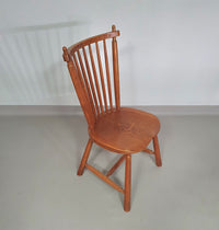 De Ster Geldermalsen Spindle Back dining chair 6 x in solid Oak. With a small carved decoration in the back rest.
1960s