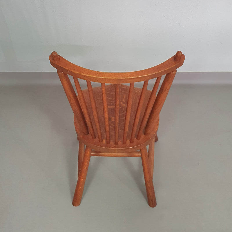 De Ster Geldermalsen Spindle Back dining chair 6 x in solid Oak. With a small carved decoration in the back rest.
1960s