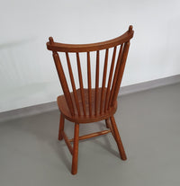 De Ster Geldermalsen Spindle Back dining chair 6 x in solid Oak. With a small carved decoration in the back rest.
1960s