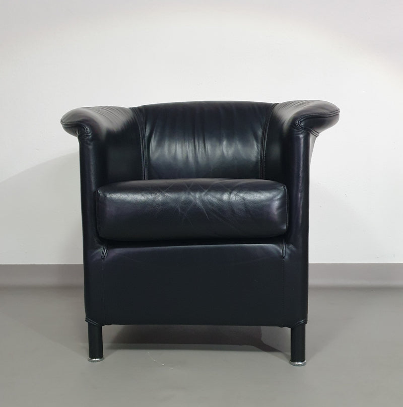 Aura chairs / black leather by Paolo Piva for Wittmann 1980