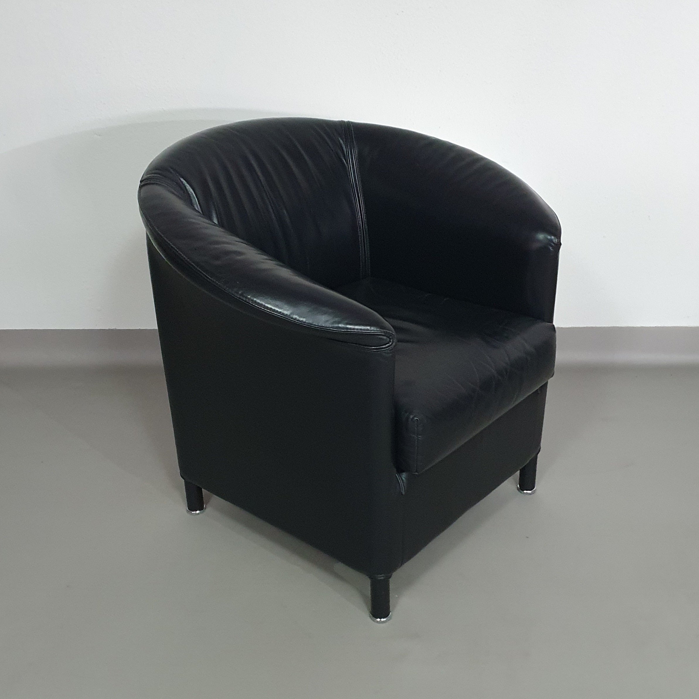 Aura chairs / black leather by Paolo Piva for Wittmann 1980