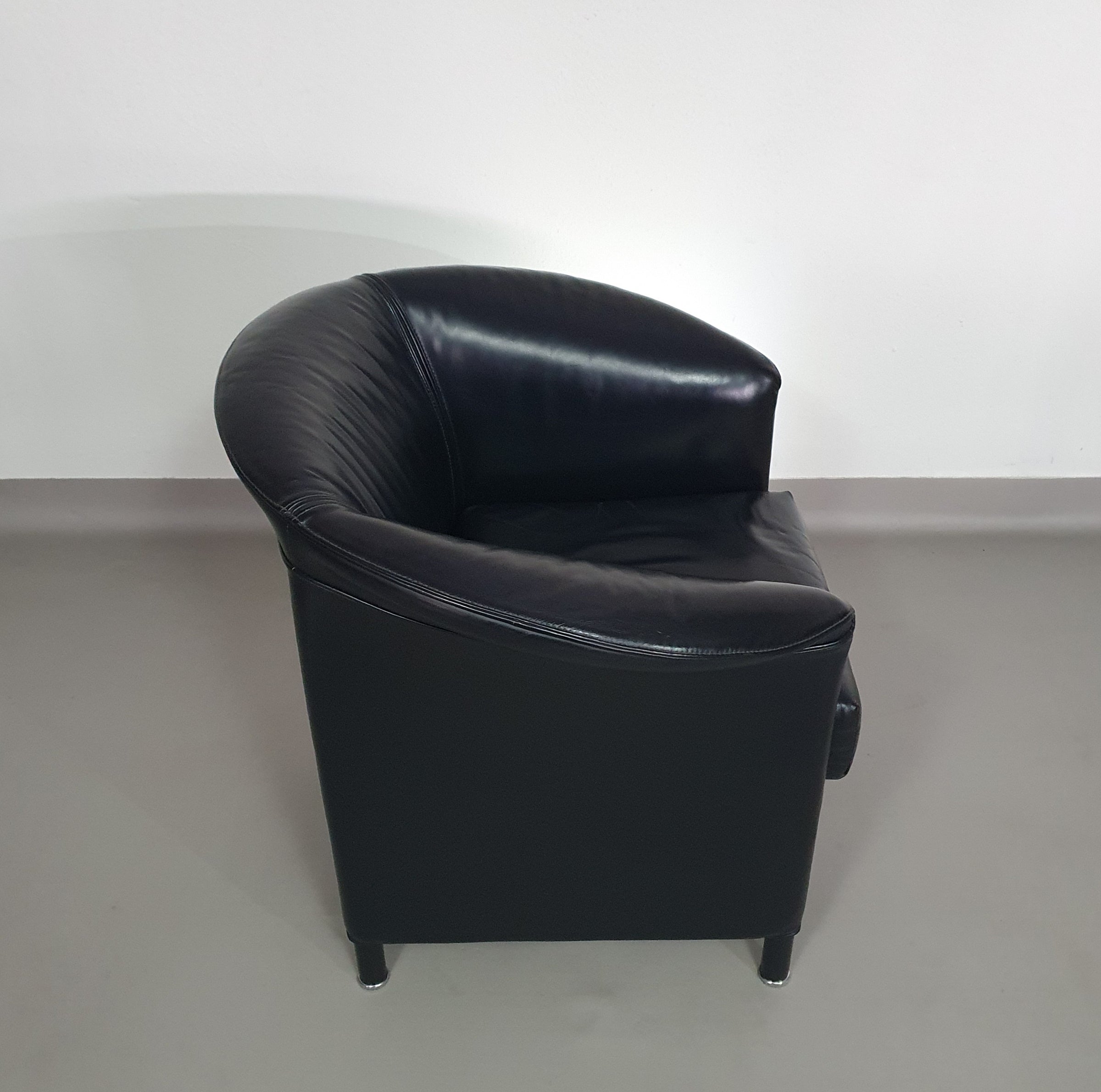 Aura chairs / black leather by Paolo Piva for Wittmann 1980