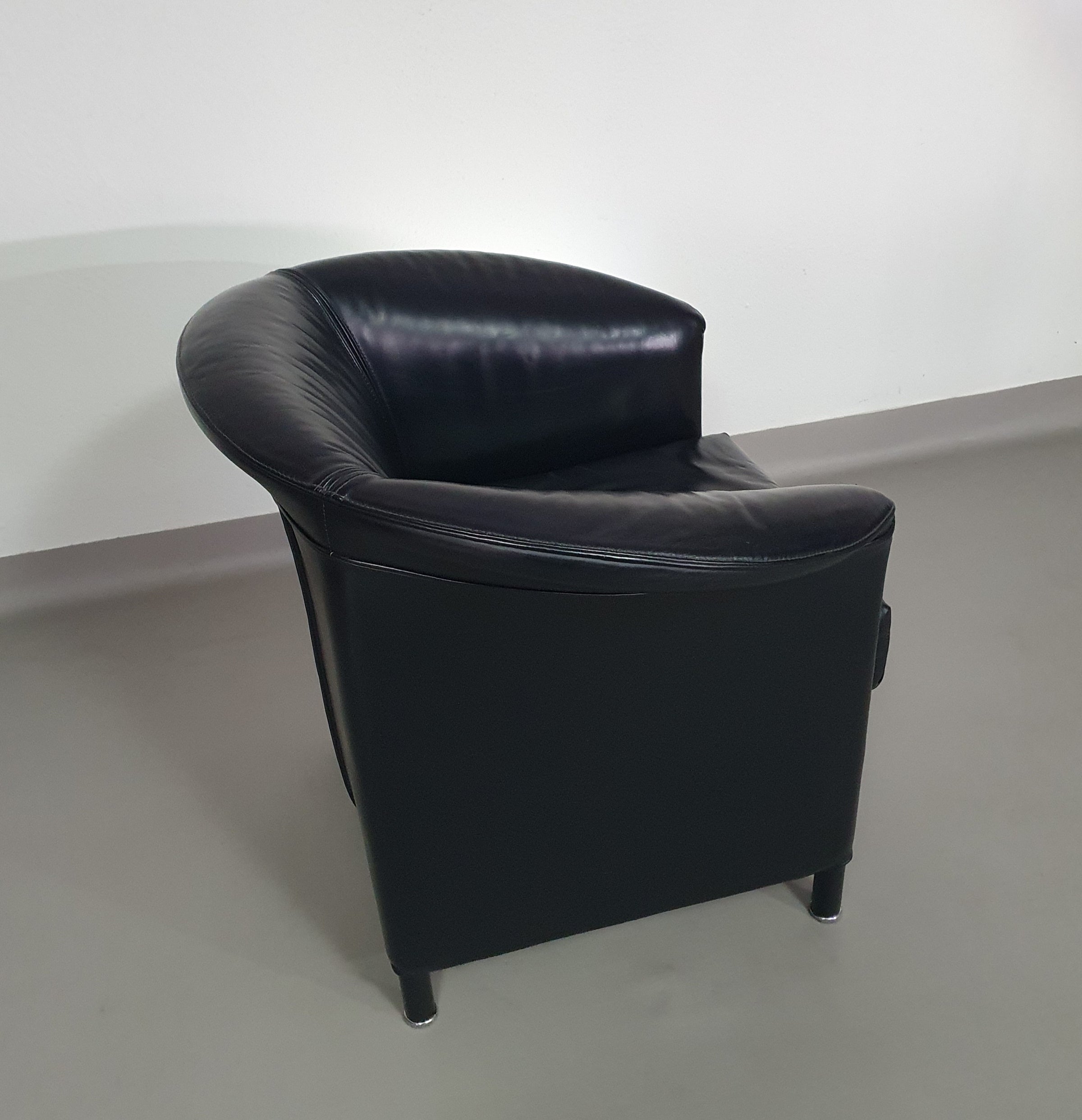 Aura chairs / black leather by Paolo Piva for Wittmann 1980