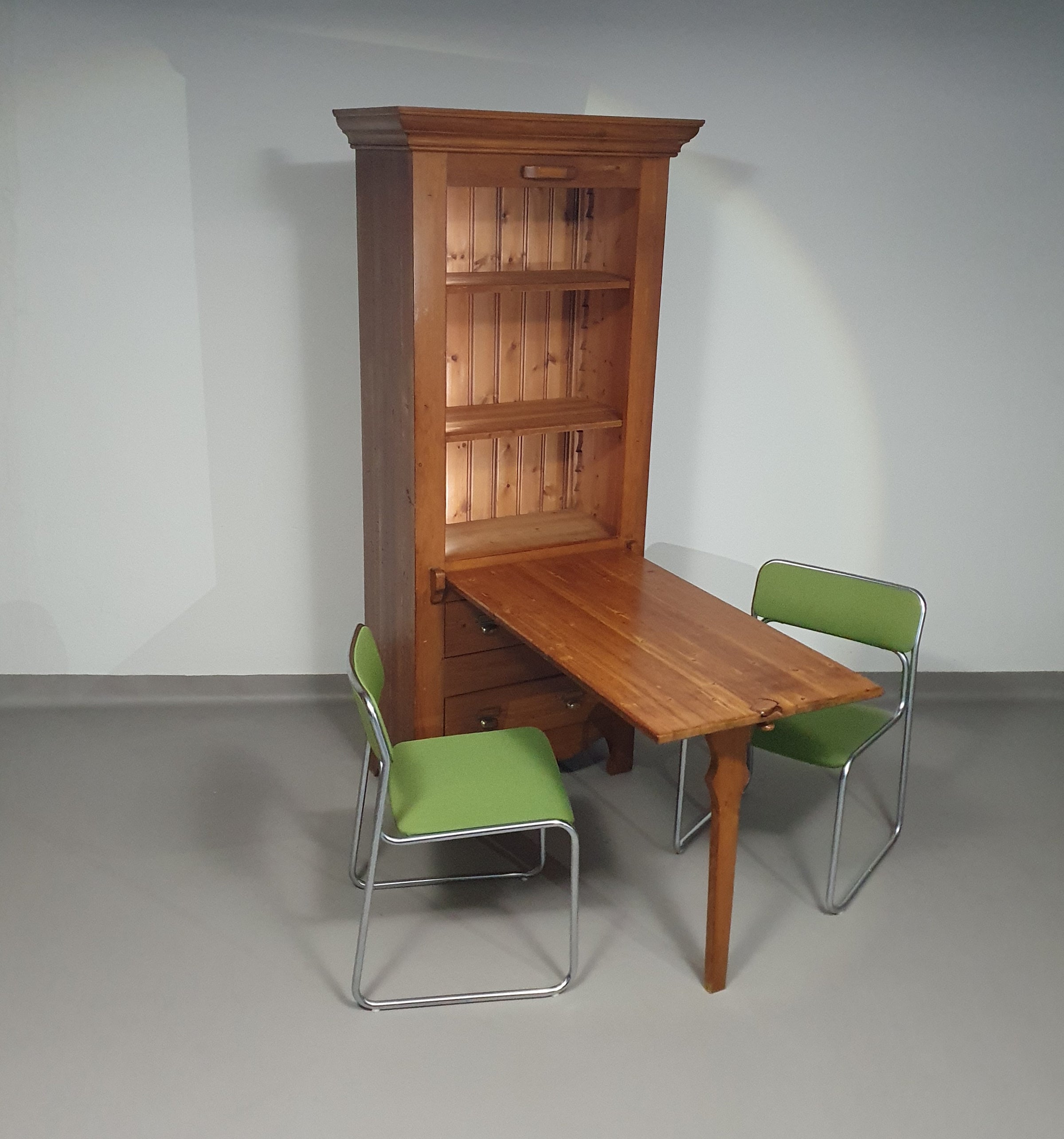 Cupboard / Cabinet / with fold down / folding / collaptible / table
Width 87
Height 195
Depth 46
Table 60 x 106 x height 76 cm