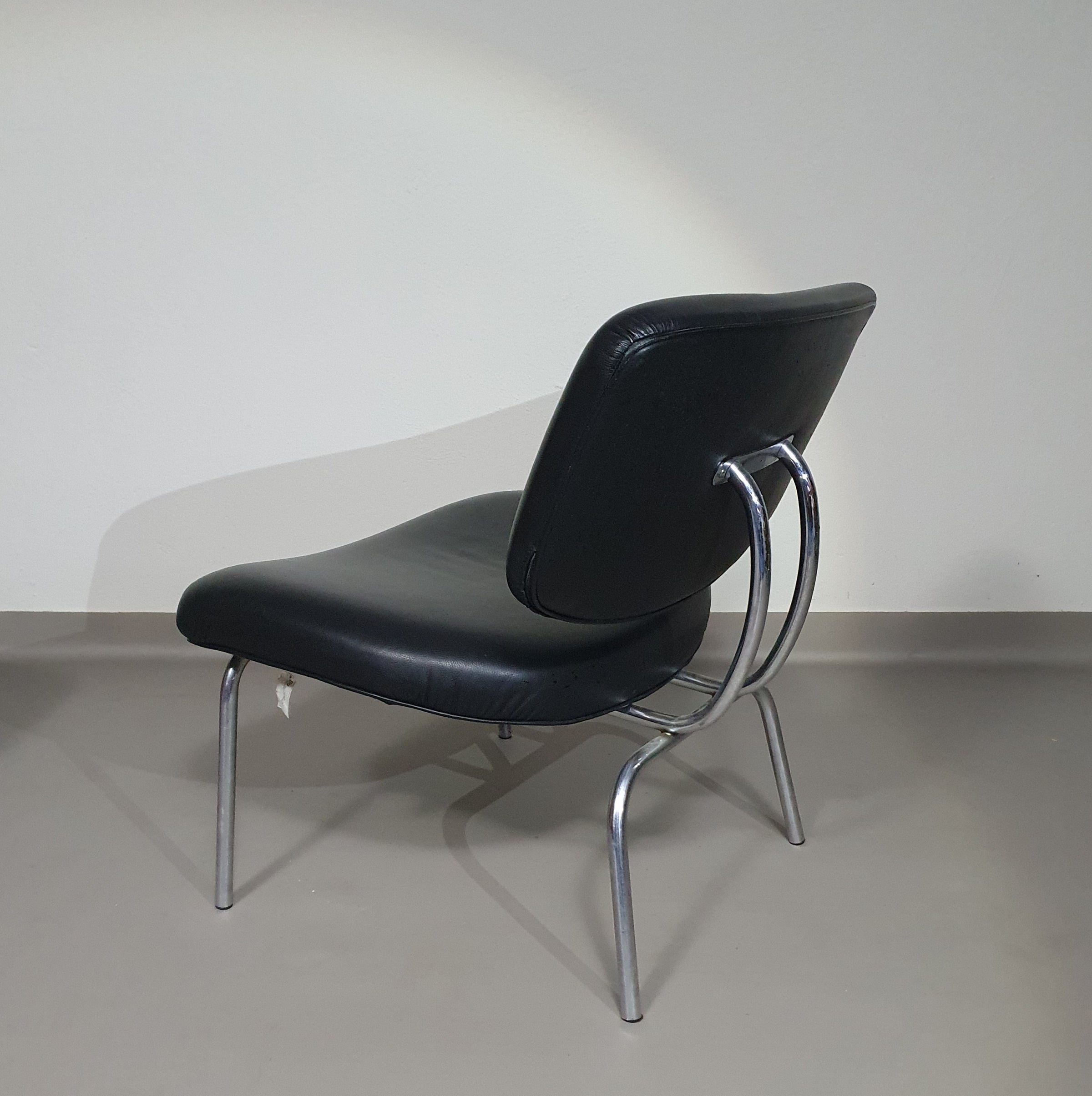 Rare Zanotta Clea set / lounge chair / hocker / black leather / 90s / marked