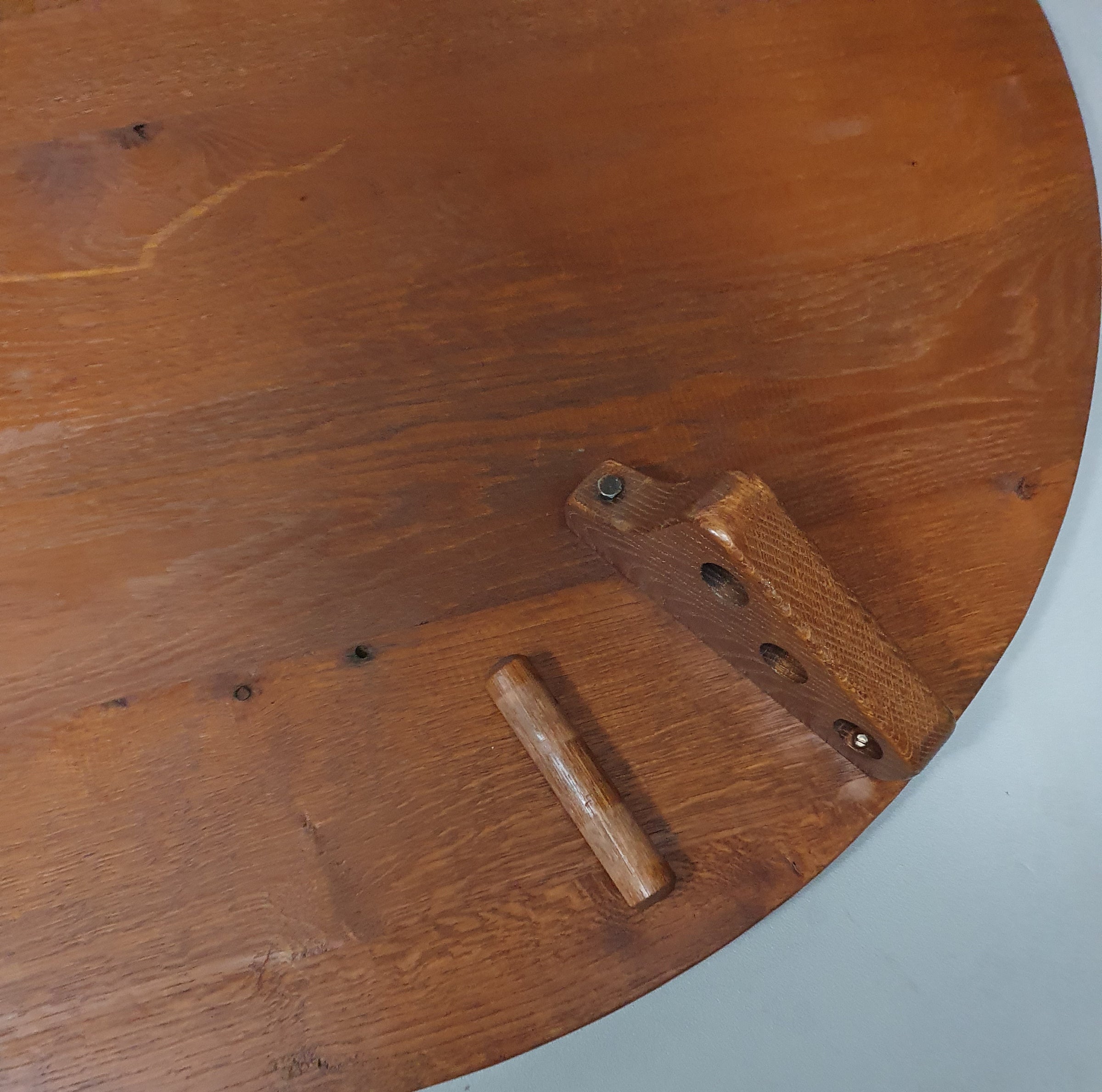 Height adjustable, round, oak coffee table 1960s