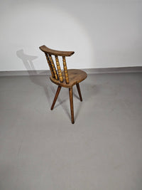 Beautiful old farmers tripod chair for decorative use.