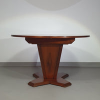 Extendable Art Deco dining table
1970s