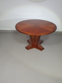 Extendable Art Deco dining table
1970s