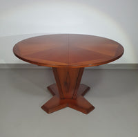 Extendable Art Deco dining table
1970s