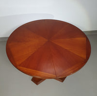 Extendable Art Deco dining table
1970s