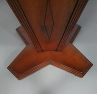 Extendable Art Deco dining table
1970s