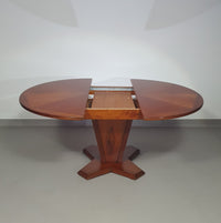 Extendable Art Deco dining table
1970s