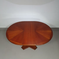 Extendable Art Deco dining table
1970s