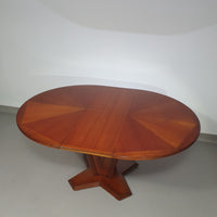 Extendable Art Deco dining table
1970s