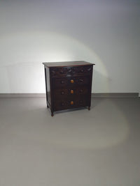 Particularly cool English chest of drawers / chest of drawers. Dated (Charles 2 era). Made of solid oak with beautiful patina.