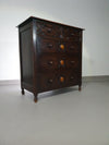 Particularly cool English chest of drawers / chest of drawers. Dated (Charles 2 era). Made of solid oak with beautiful patina.