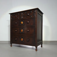 Particularly cool English chest of drawers / chest of drawers. Dated (Charles 2 era). Made of solid oak with beautiful patina.