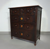 Particularly cool English chest of drawers / chest of drawers. Dated (Charles 2 era). Made of solid oak with beautiful patina.