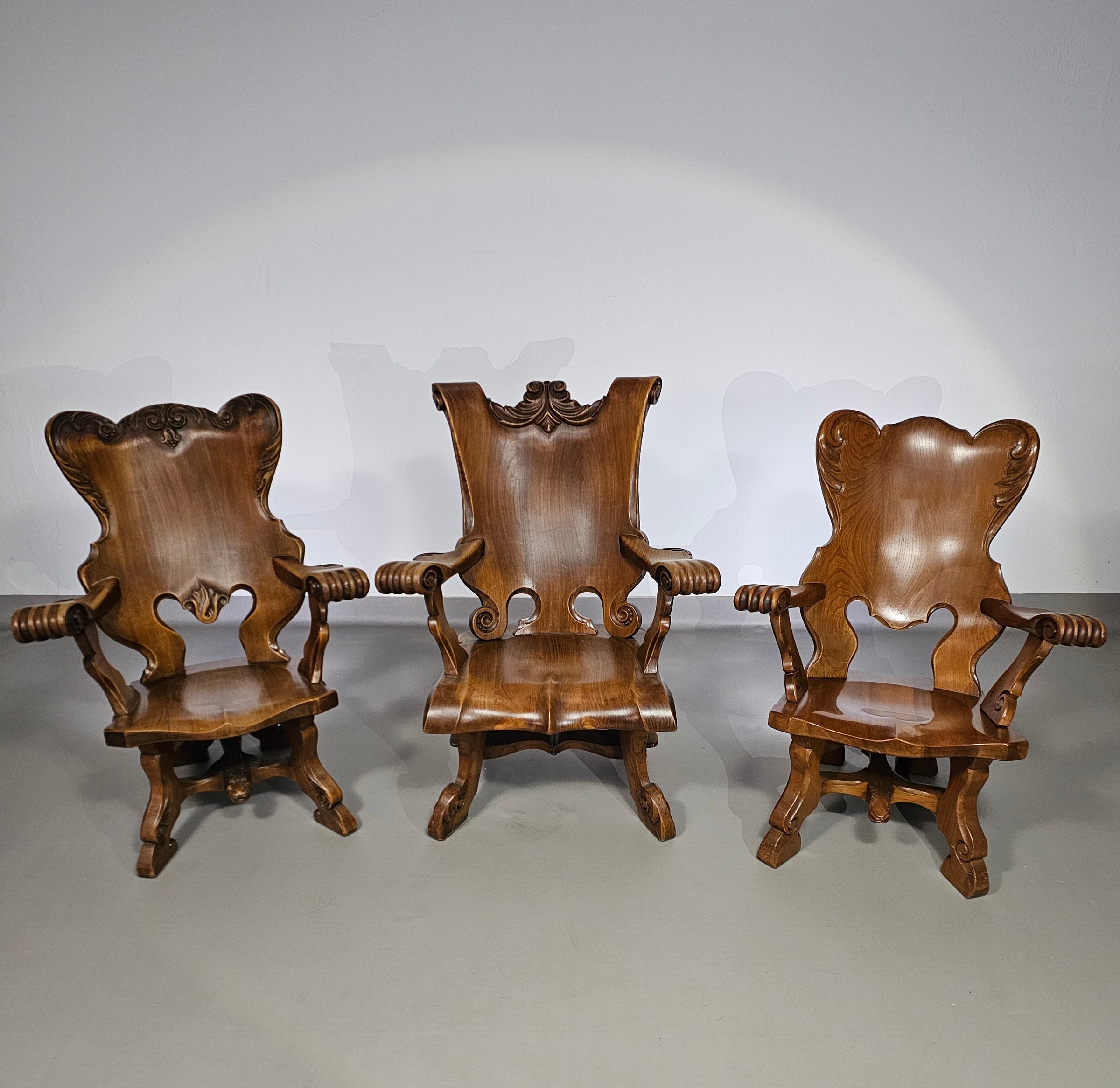 3 x large oak claw armchairs 1960s
70 x 70 x 90 cm