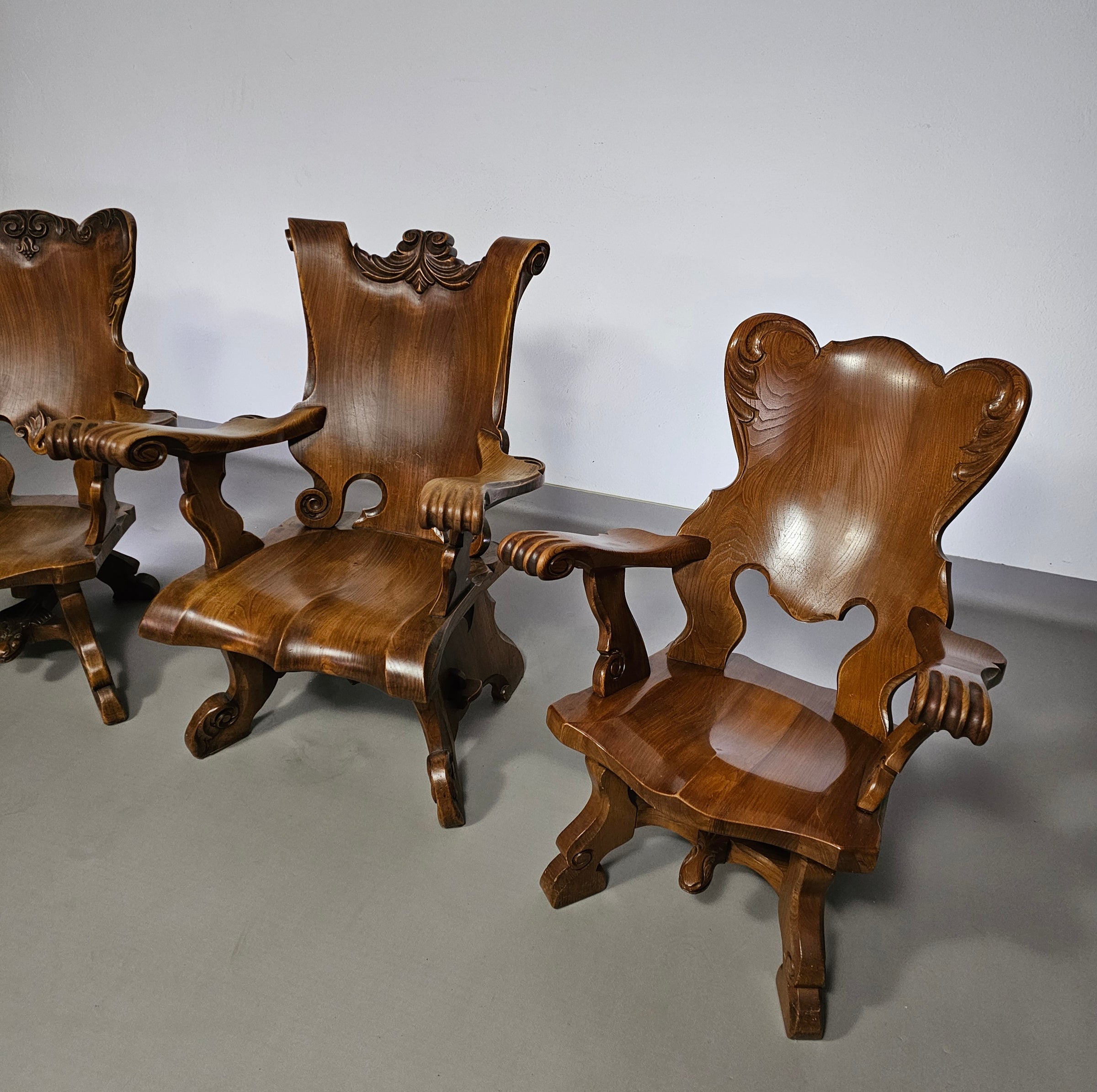 3 x large oak claw armchairs 1960s
70 x 70 x 90 cm