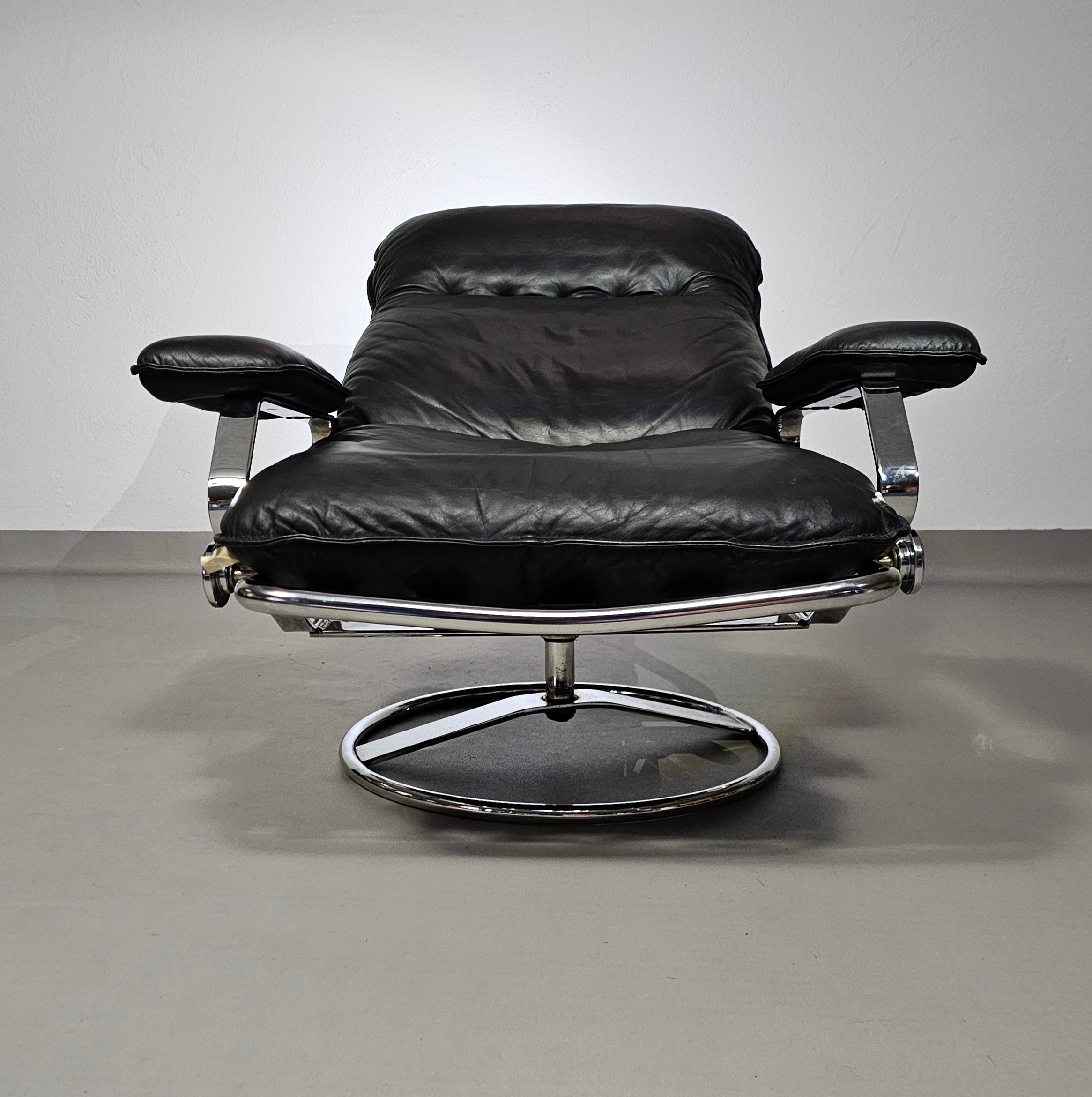 VERY RARE VINTAGE LEOLUX LOUNGE CHAIR, THE NETHERLANDS 1960S