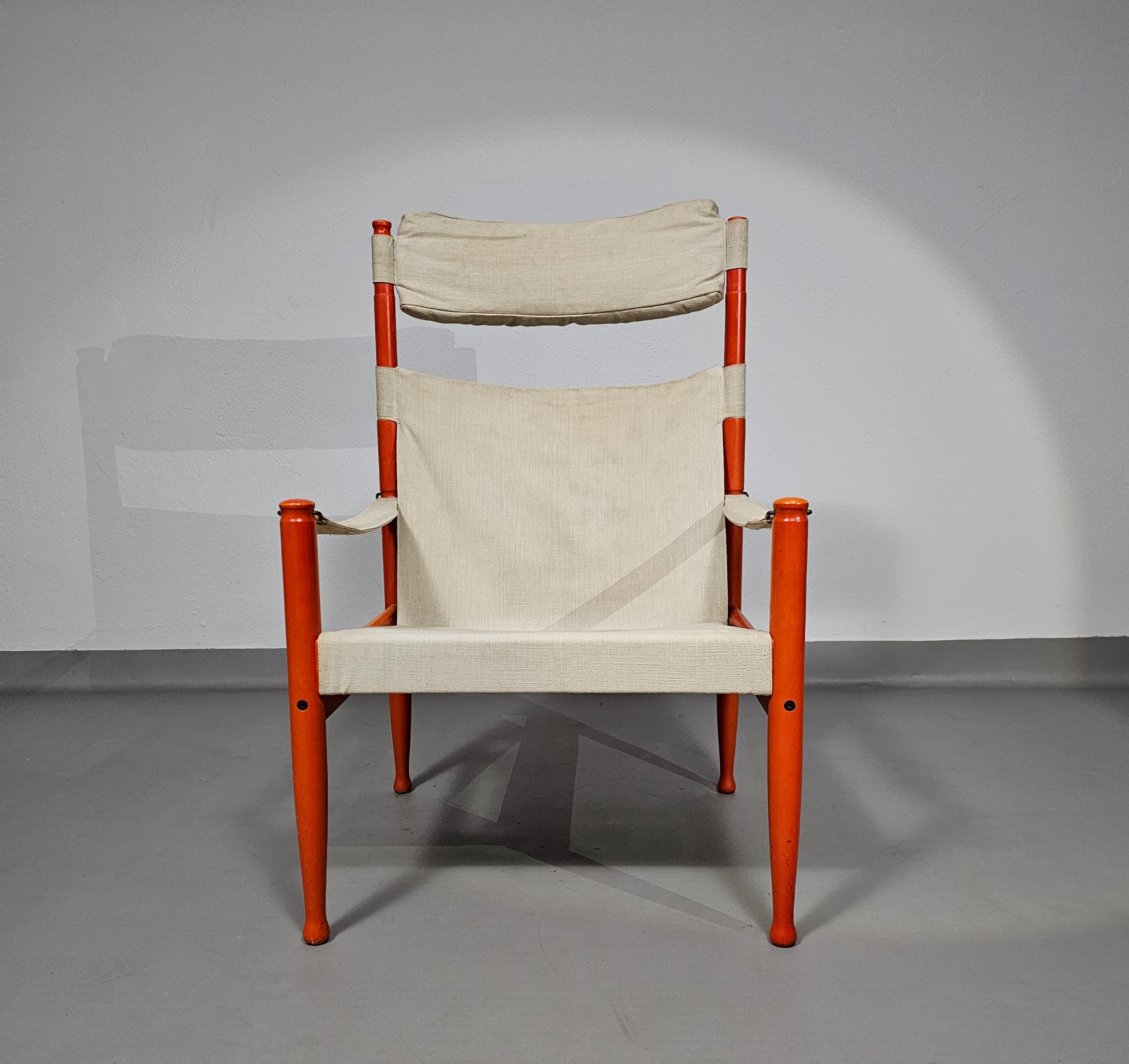 Safari lounge chair, model 30,  designed by Erik Worts and manufactured by Niels Eilersen, Denmark 1960.