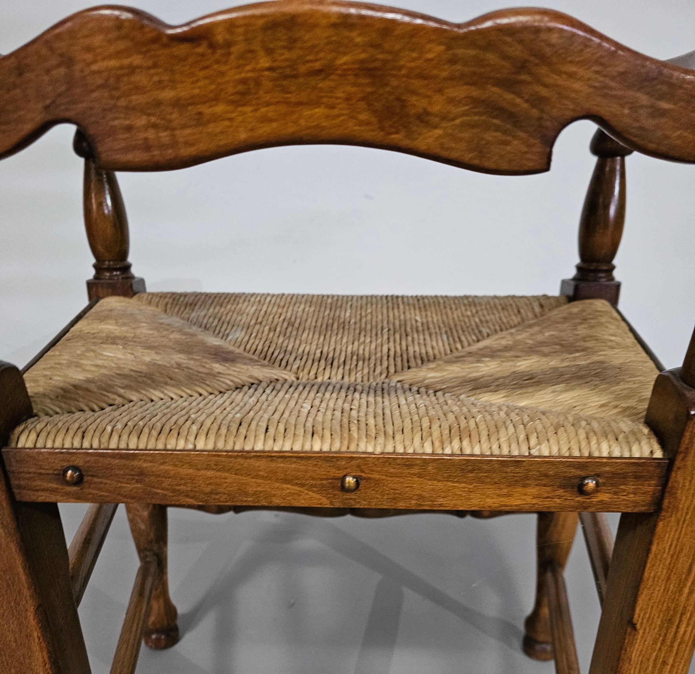 Set of 4 oak, rustic, farmhouse, ladderback dining chairs with rush seats 1960s