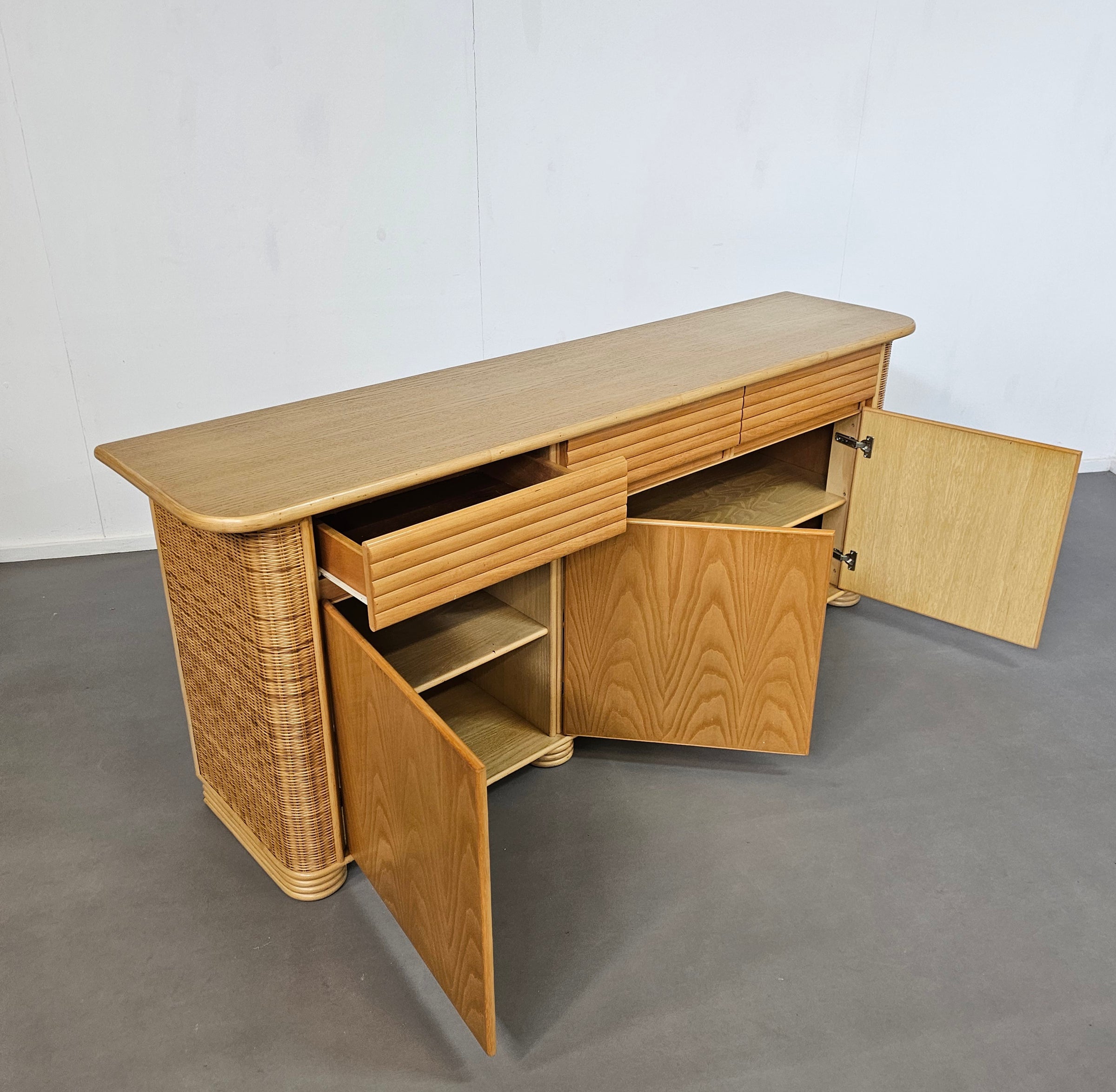 Wood / bamboo / rattan / sideboard Roberti Rattan / 1970s
Stunning condition