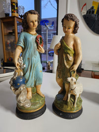 2 gipsen heiligenfiguren
 Sint Janneke / Johannes de Babtist
 Jonge Jezus
 Nederlandse oorsprong / jaren 50