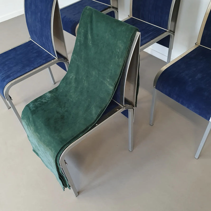 Set of 5 vintage bend aluminium dining chairs with 5 blue / 5 green covers. Very goed condition / Belgium 1980