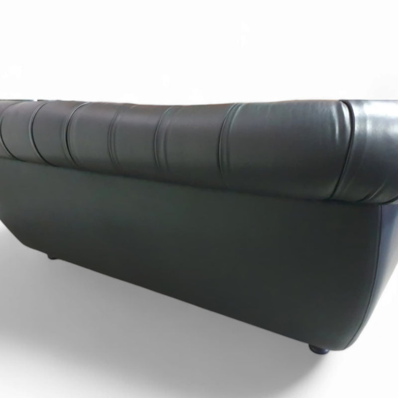 Rotonda sofa designed by Anna Gili originates from the Mastrangelo exposition in 1997 at The Frozen Fountain in Amsterdam